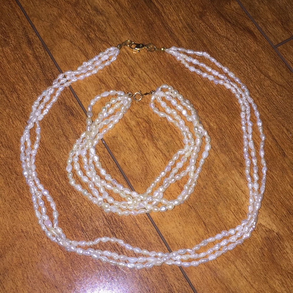 Matching Freshwater Pearl Necklace and Bracelet
